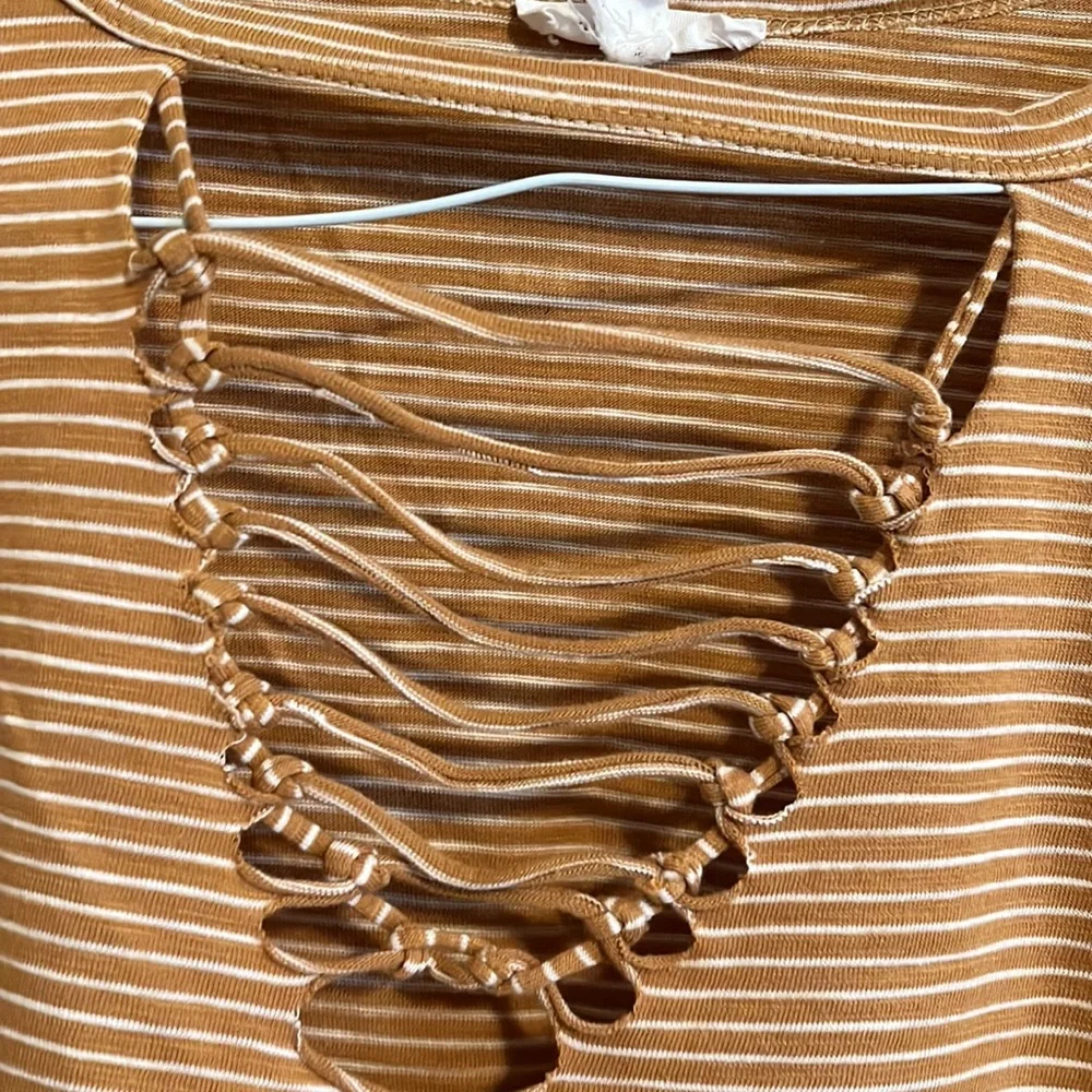 Cute Ripped tee - Picture 2 of 3